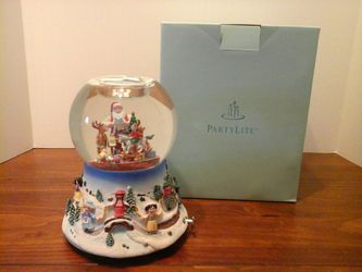 Partty Lite Snow globe Santa workshop musical in box Excellent condition