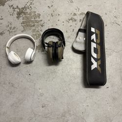 Lifting Belt And Headphones 