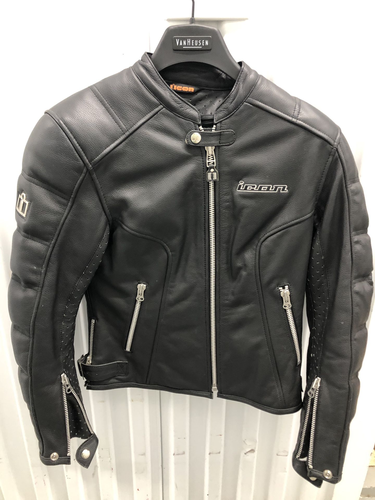 Icon Tuscadero leather motorcycle jacket women’s size small for Sale in ...