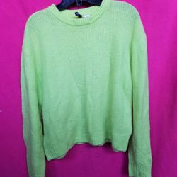 H&M WOMEN'S SWEATER SIZE SMALL but RUNS like a MEDIUM