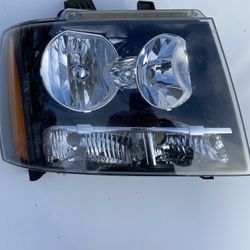 Chevy Avalanche Passenger Side Headlight