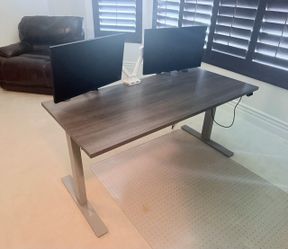 Electric standing/sitting autonomous Smart Desk with 2 Dell 24” monitors & dual arm- like new