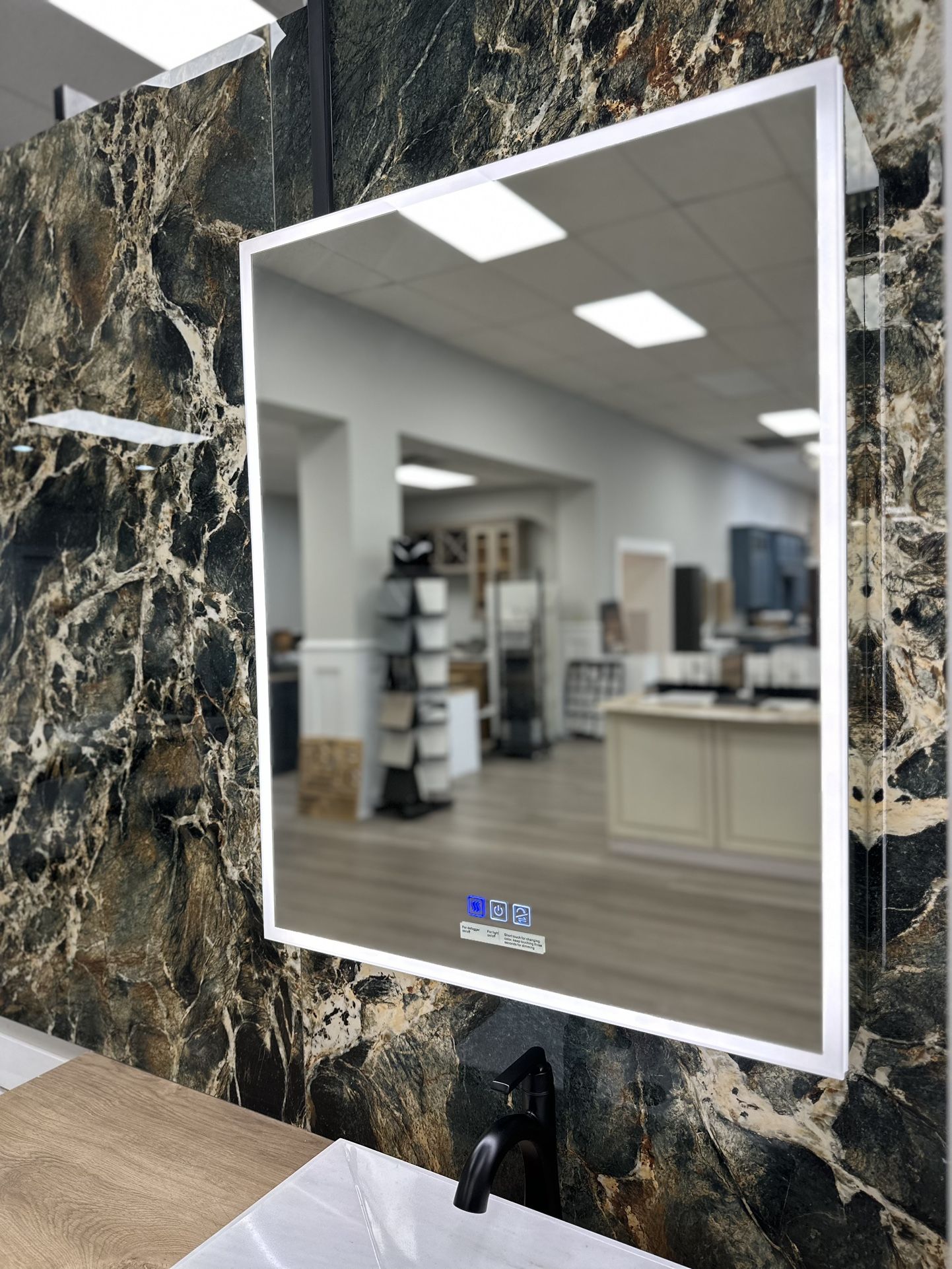 Three-Tone Led Mirror Cabinet With Anti-Fog Tech 20”X30”