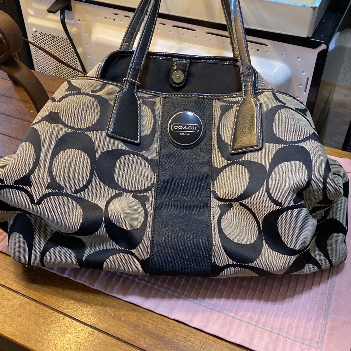 AUTHENTIC Coach Pink Signature Stripe Kisslock Carryall Satchel for Sale in  Olmsted Falls, OH - OfferUp