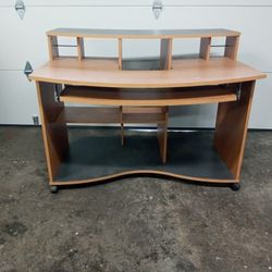 Free Desk.    