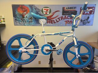 1990 GT PERFORMER BMX BIKE
