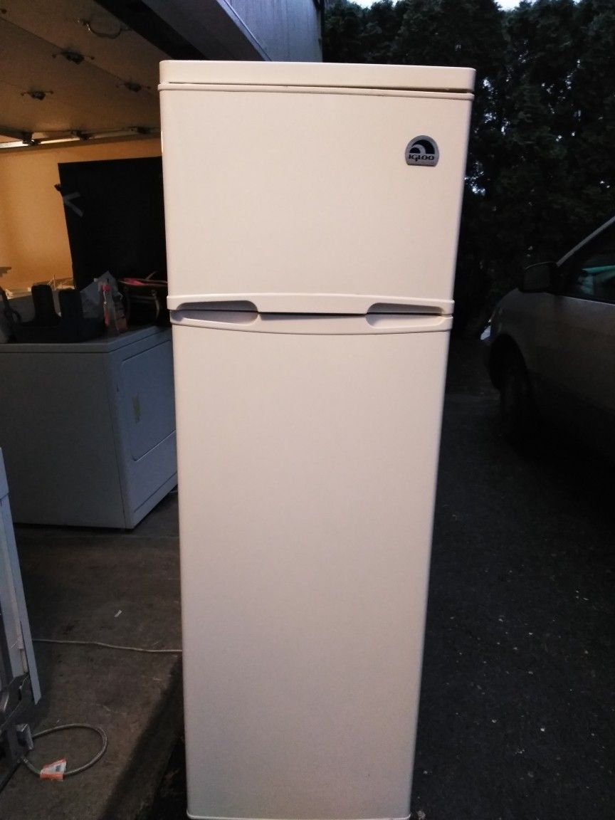 igloo refrigerator 10 cu ft