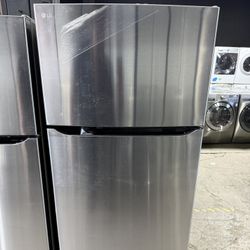 Brand New LG 33 in. W 24 cu. ft. Top Freezer Refrigerator w/ LED Lighteing and Multi-Air Flow in Stainless Steel, ENERGY STAR