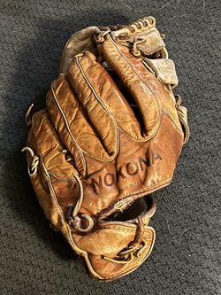 NOKONA SOFTBALL/BASEBALL GLOVE