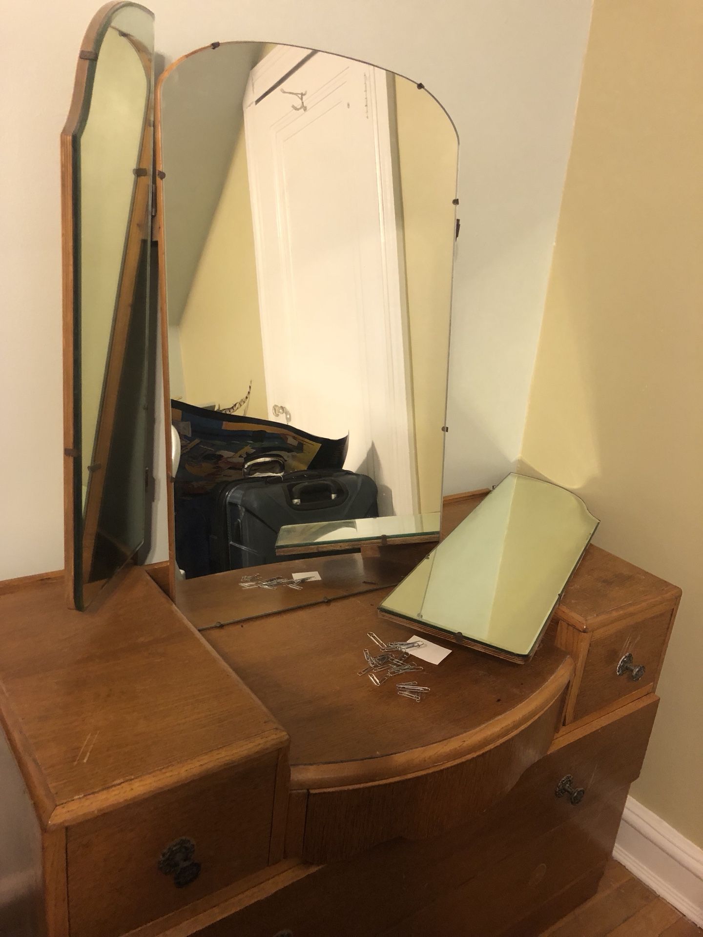 Antique oak vanity dresser with mirrors