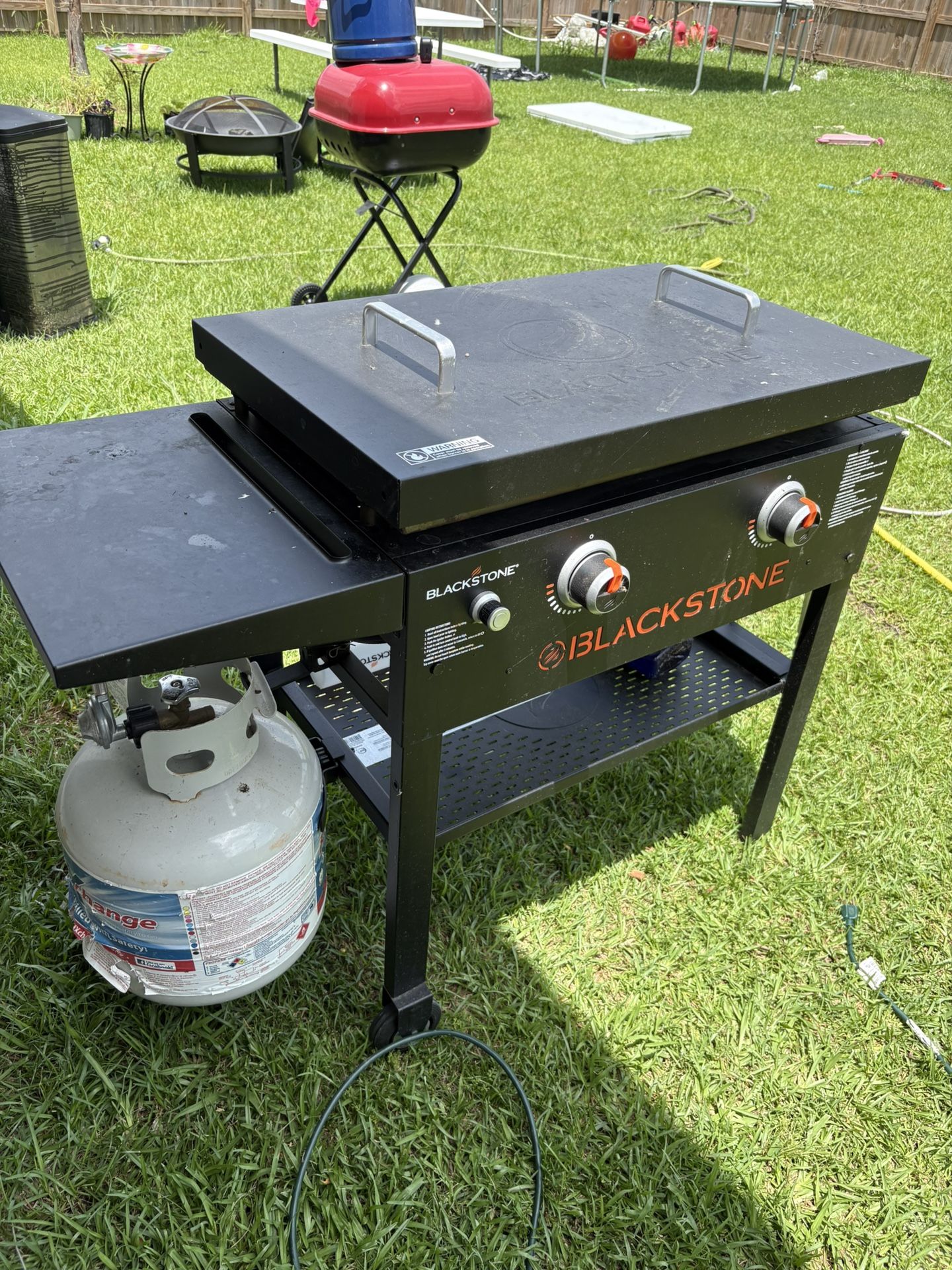 Blackstone 28” Grill With Propane Tank