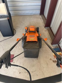 Electric lawnmower