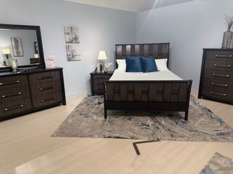 Dark Brown Wood Queen Bedroom Set