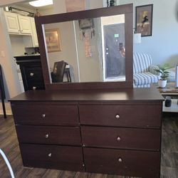 Dresser With Mirror