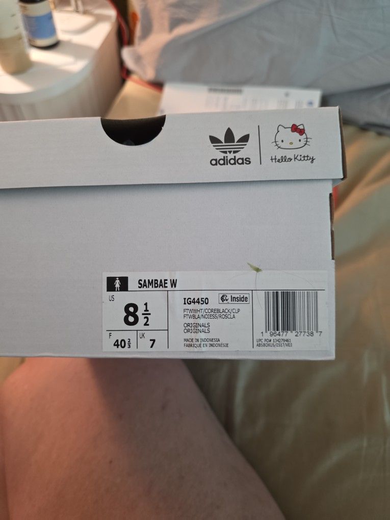 NWT Hello Kitty Adidas Sambae Size 8.5