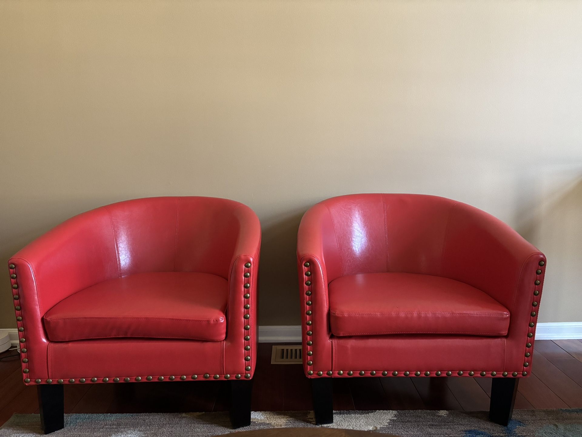 Set of 2 Stylish Accent Chairs - Excellent Condition 
