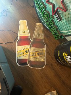 Modelo signs and Pacific