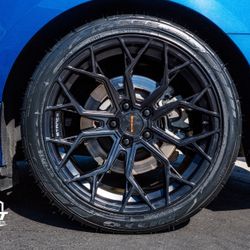 Stance SF10 Matte Black 19” Available 