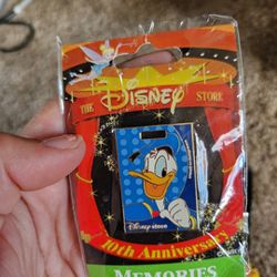 Japan Disney -10th Anniversary Memories - Donald Duck pin