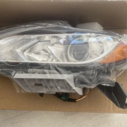 2017 Nissan Altima left Headlight 