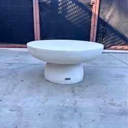 Like New Cream Modern Round Outdoor Patio Concerte Coffee Table