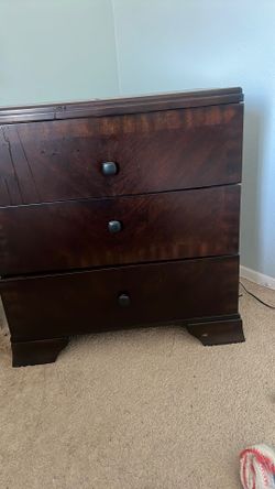 Drawers Very Good Condition And a lot of Space