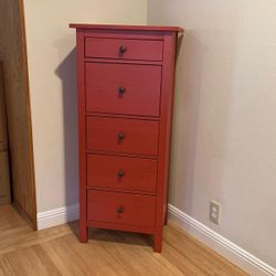 Dresser 