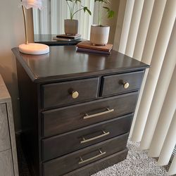 Small 5 drawer dresser (solid wood)