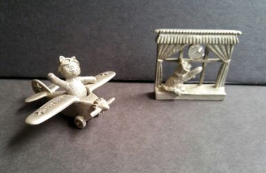 Pair of miniature kitty cat pewter figurines