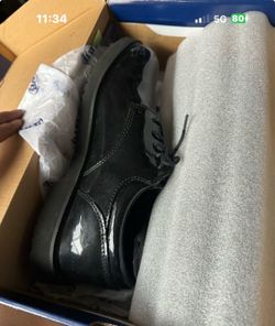 Men"s Shoes Size 10.5