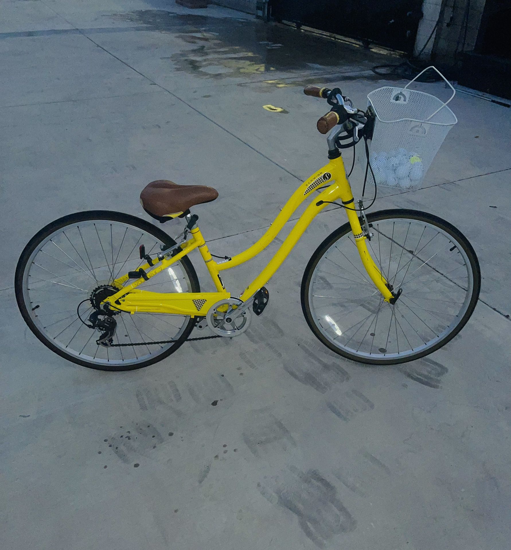 Lady’s Schwinn Bike Bicycle In Excellent Condition Beach Cruiser , Caping, Boardwalk, Strand Bike. Work Bike ,