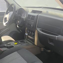 2010 Jeep Liberty Steering Column With Key And Bag