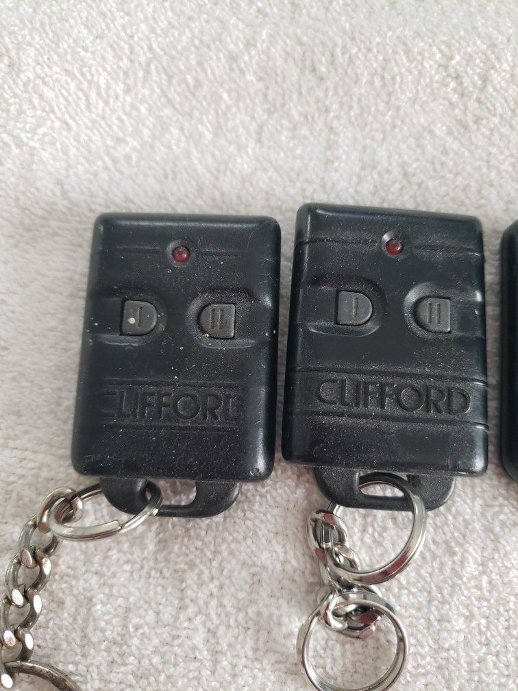 4 Key Fobs / Car Remote