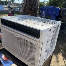 Toshiba window air conditioner. 6,000 BTU 