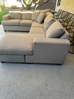 Large Gray Fabric Sectional Sofa with Chaise