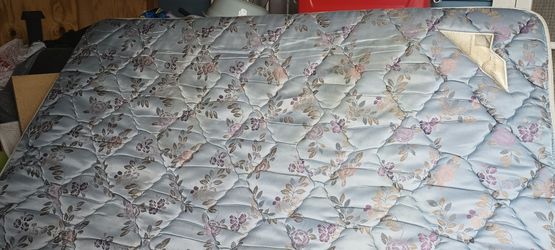 Colchón  Queen  y Box Spring