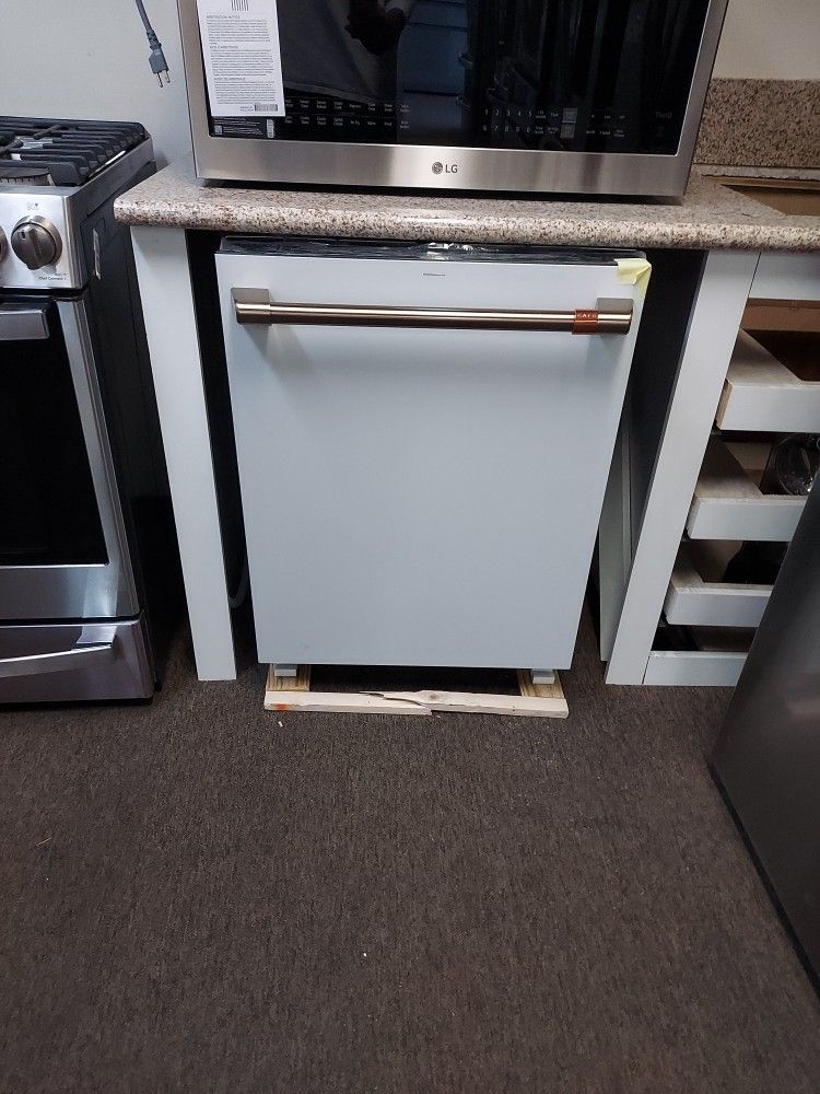 Café Smart Dishwasher