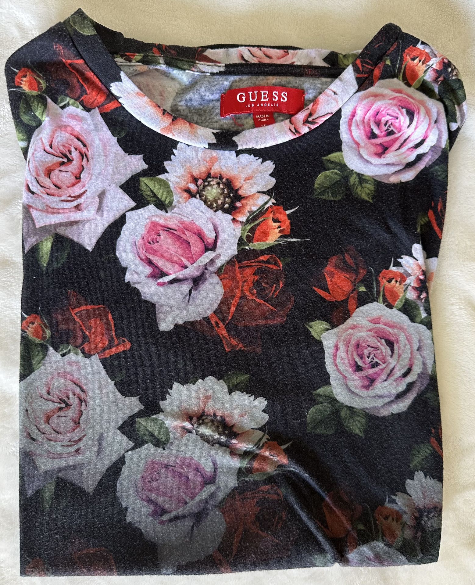 Guess Men’s Short Sleeve T-Shirt With Rose Themed XL