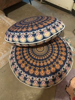 Free floor cushions (2)
