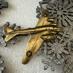 VTG Repro WW II bomber B 17 Flying Fortress brass brooch 3.5X3”