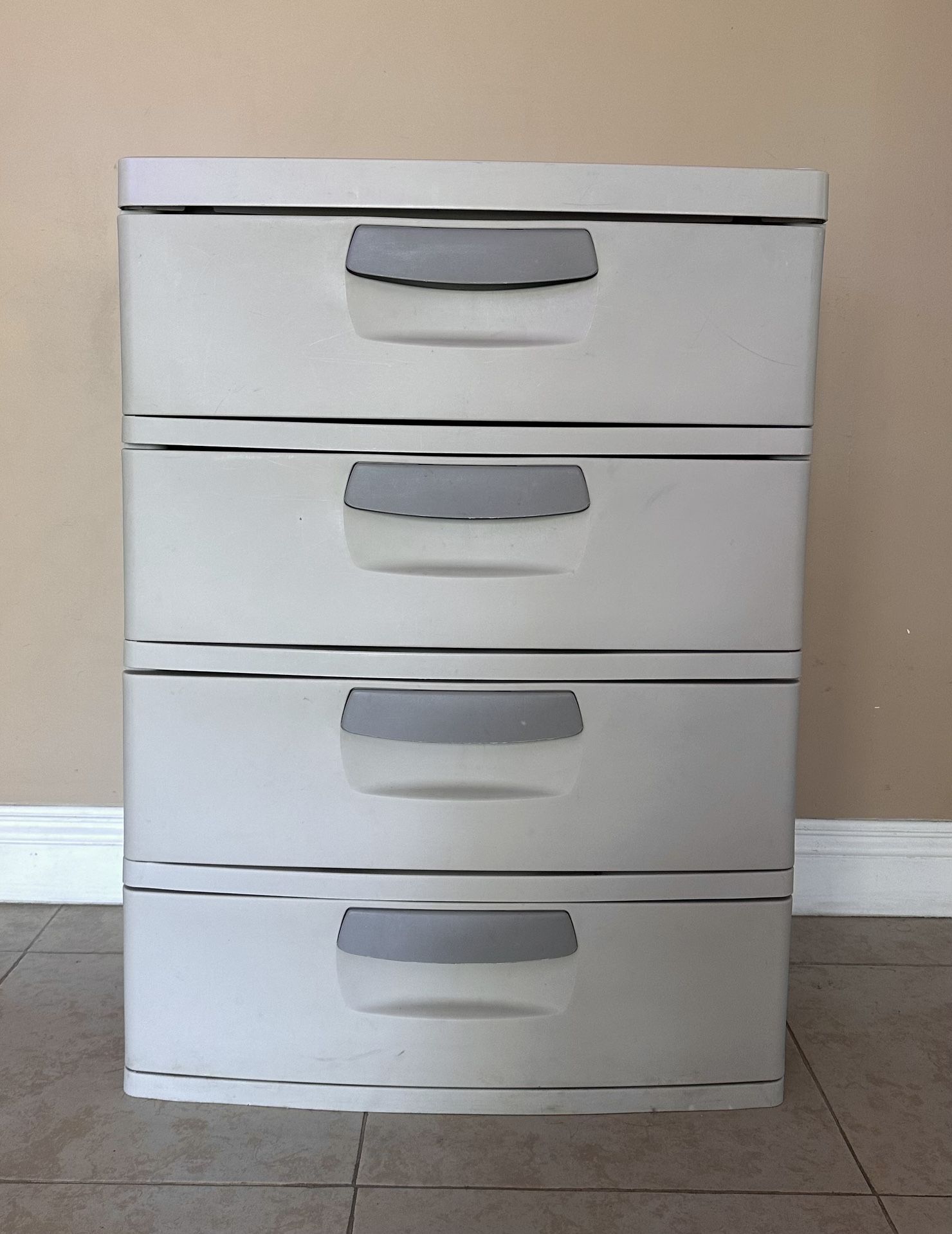 Sterilite Plastic Drawer Chest (Gray)