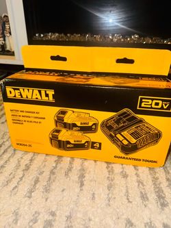 DEWALT 20V MAX Battery Starter Kit with (2) 4.0 Ah Batteries and Charger
