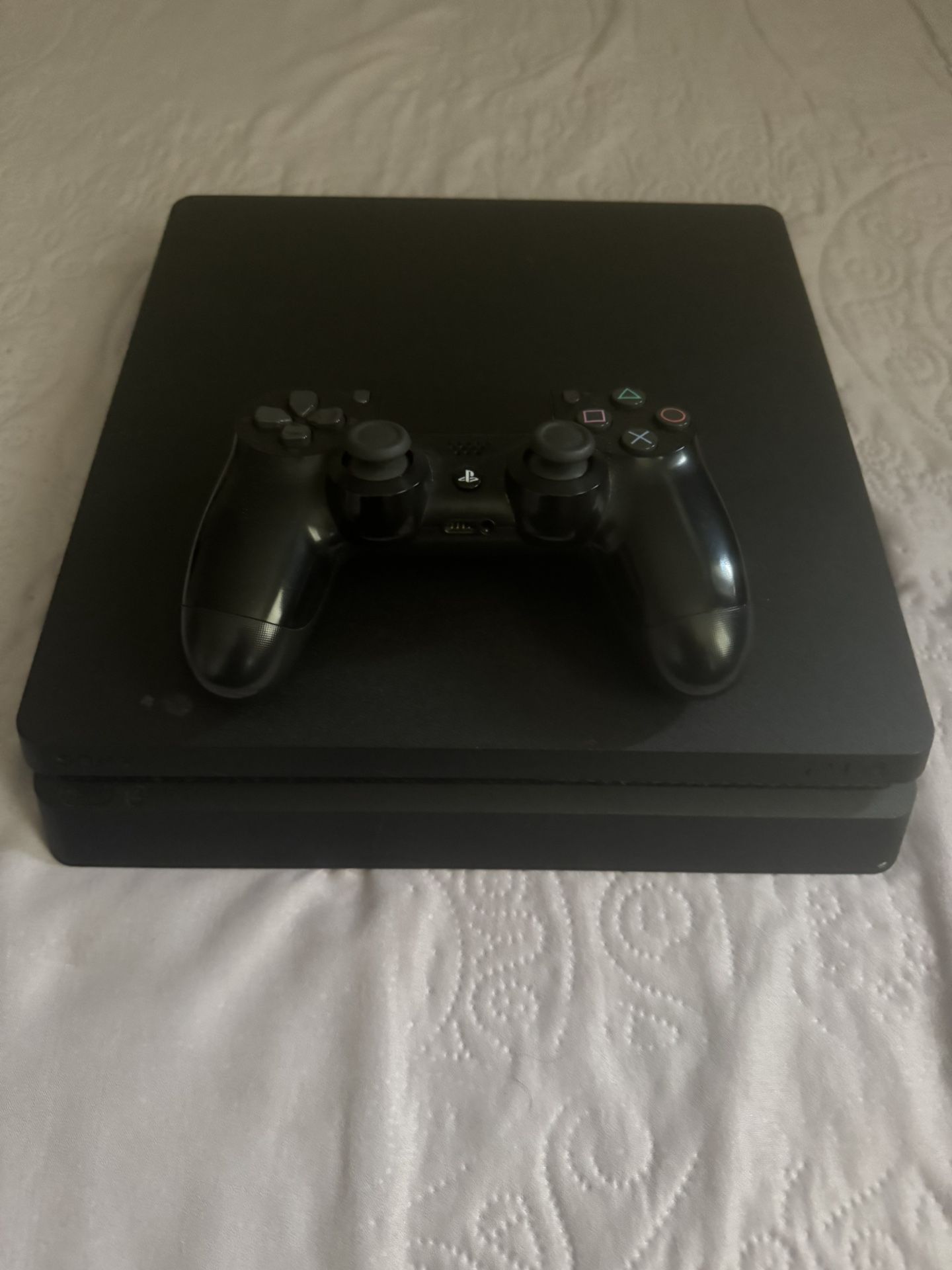 Play Station 4 Slim