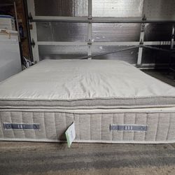 Free Queen Matress With Topper
