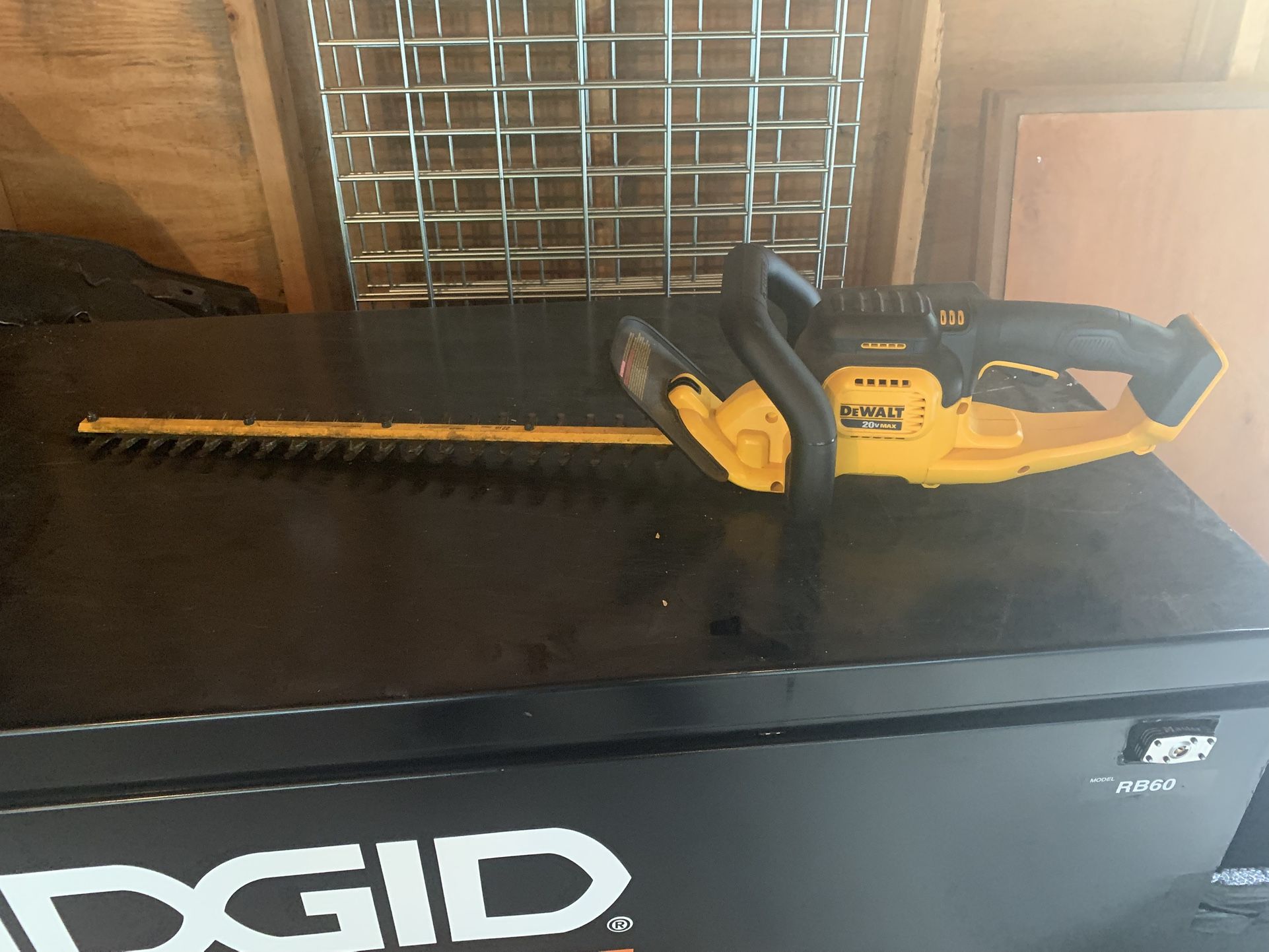 DeWALT 20V Hedge Trimmer