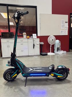 Dual-motor high-speed electric scooter