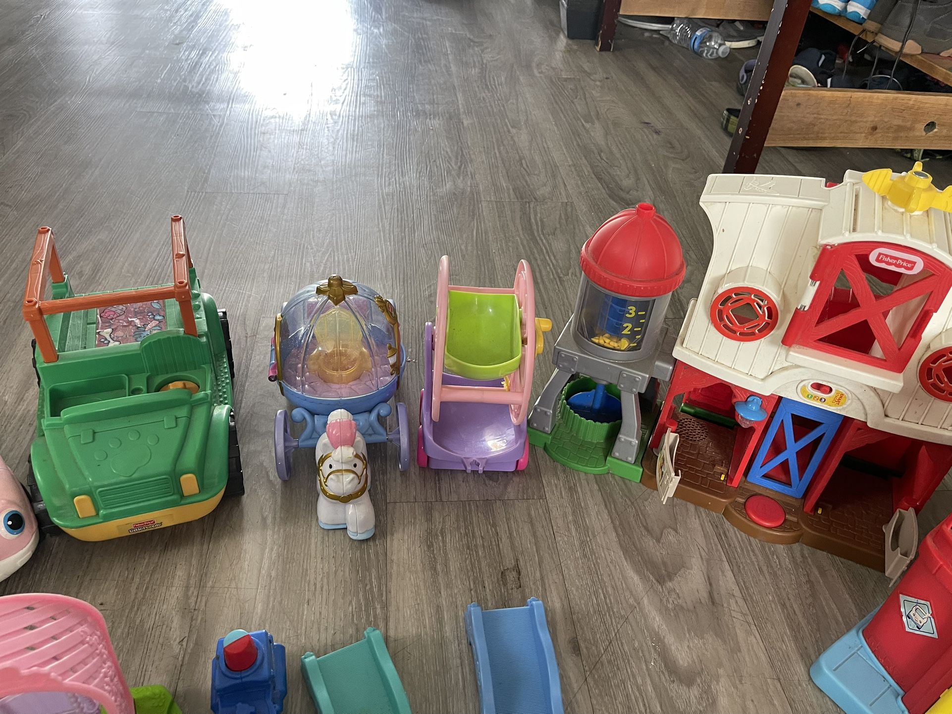 Fisher Price Little People City Skyway for Sale in Hayward, CA - OfferUp