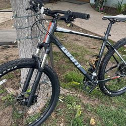 Giant Mountain Bike