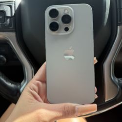 iPhone 15 Pro ( Unlocked)