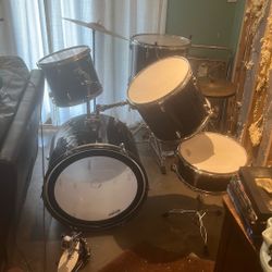 Evan’s 6 Piece Drum Set